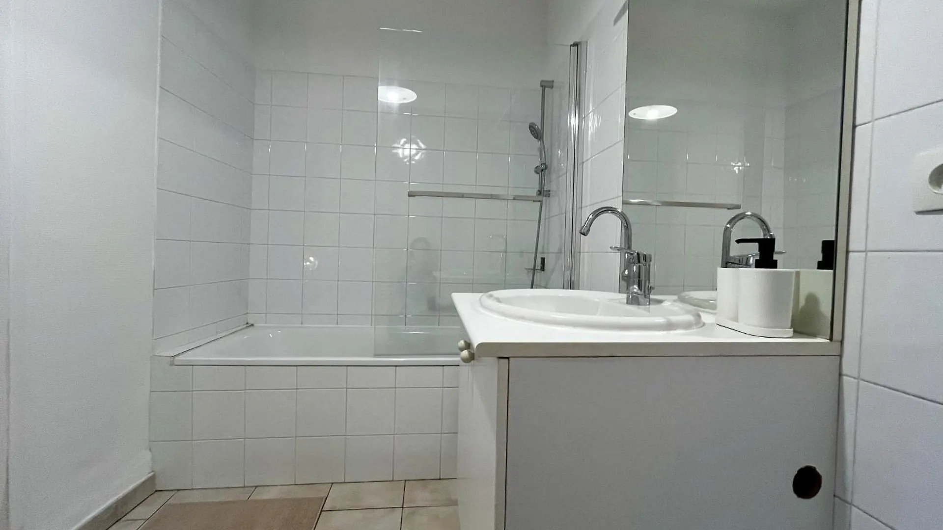 Suite Nova - Check In H24 - Proche Gare De Vaise Lyon 0*,  Franciaország